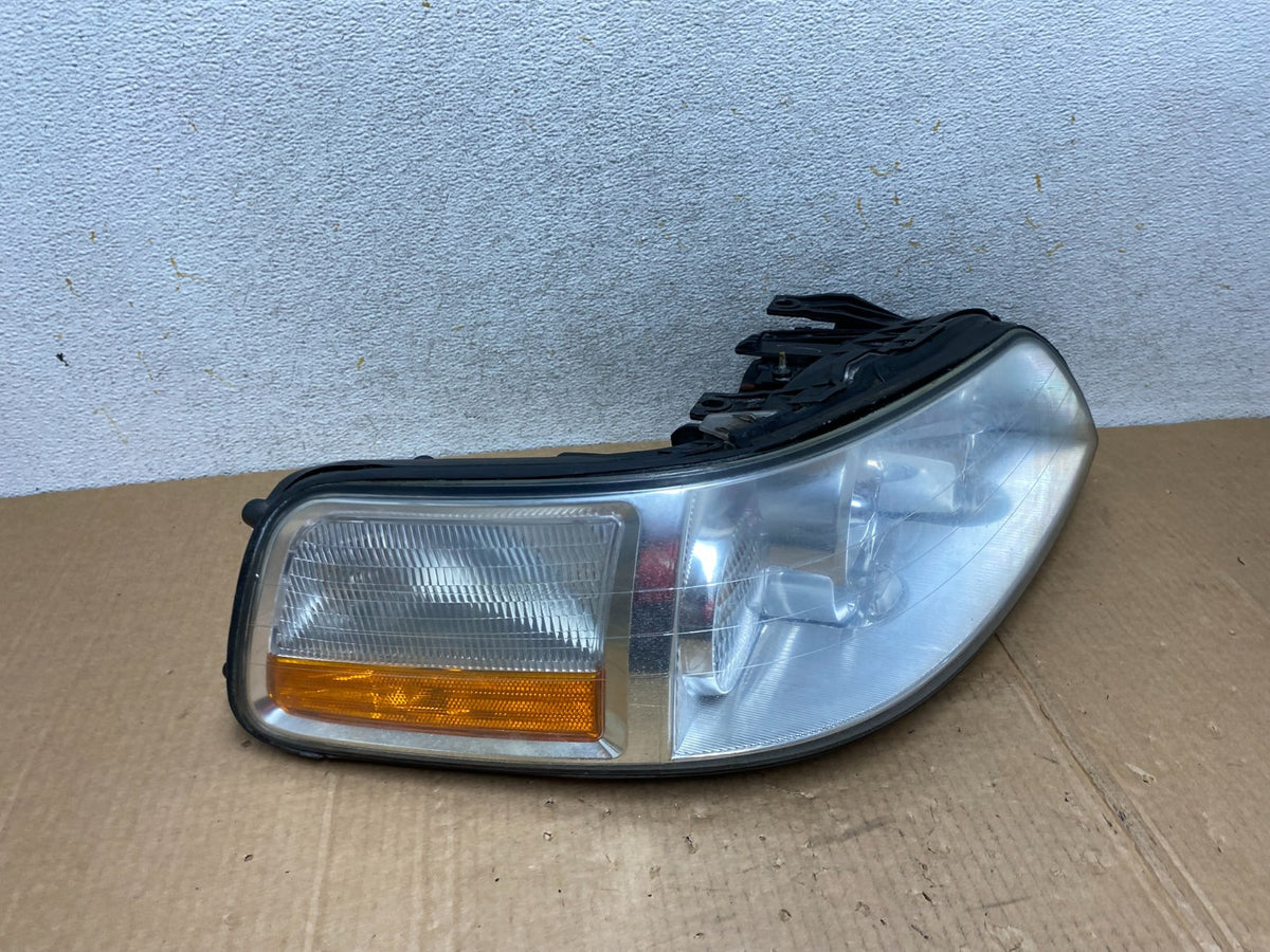2005 to 2011 Lincoln Town Car Right Passenger Rh Side Headlight AI4643 DW2