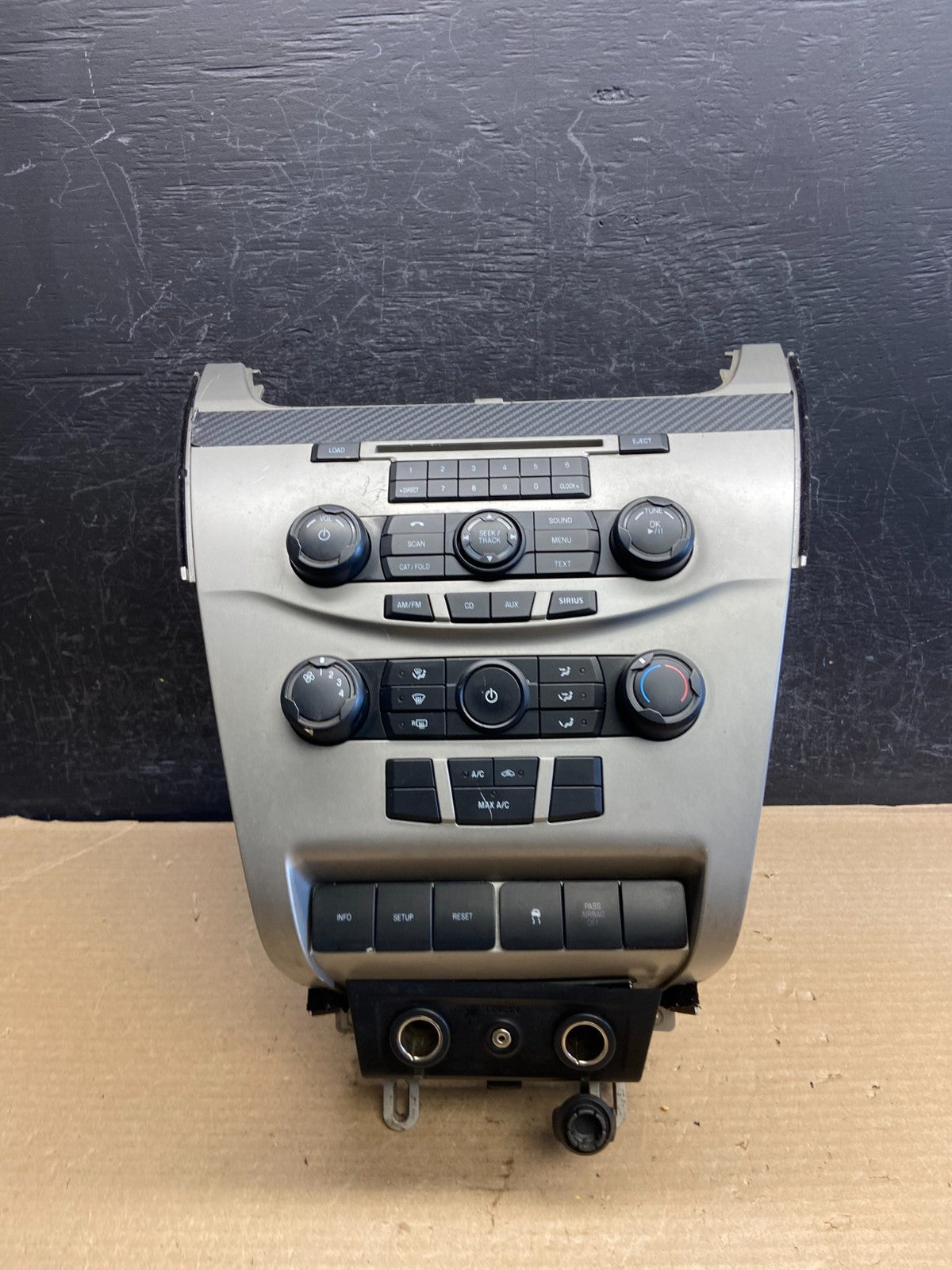 2008 to 2011 Ford Focus Radio Climate Control Panel Trim Bezel AH3630 DG0