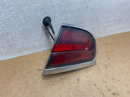1997-1998 Buick Park Avenue Ave Right Passenger Rh Side Tail Light OEM X5642 DW2