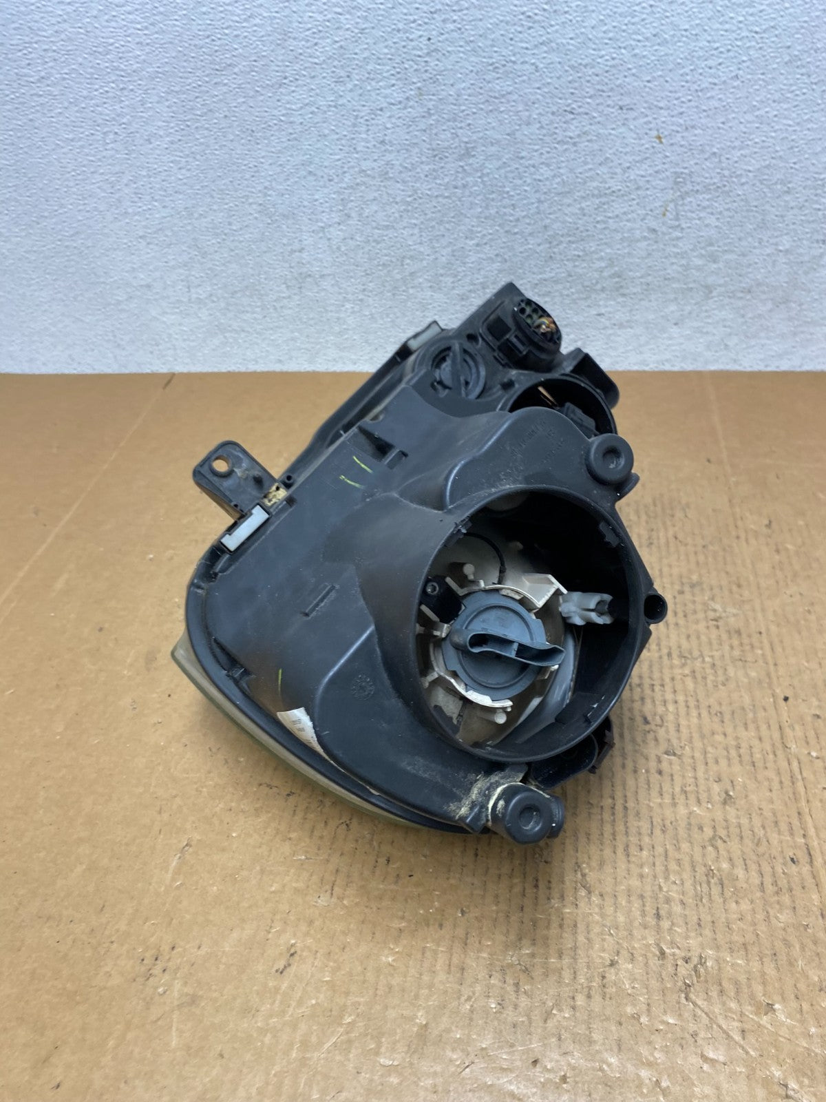 2005 - 2010 Volkswagen Jetta Right Passenger RH Side Headlight Halogen AE1376 DW6