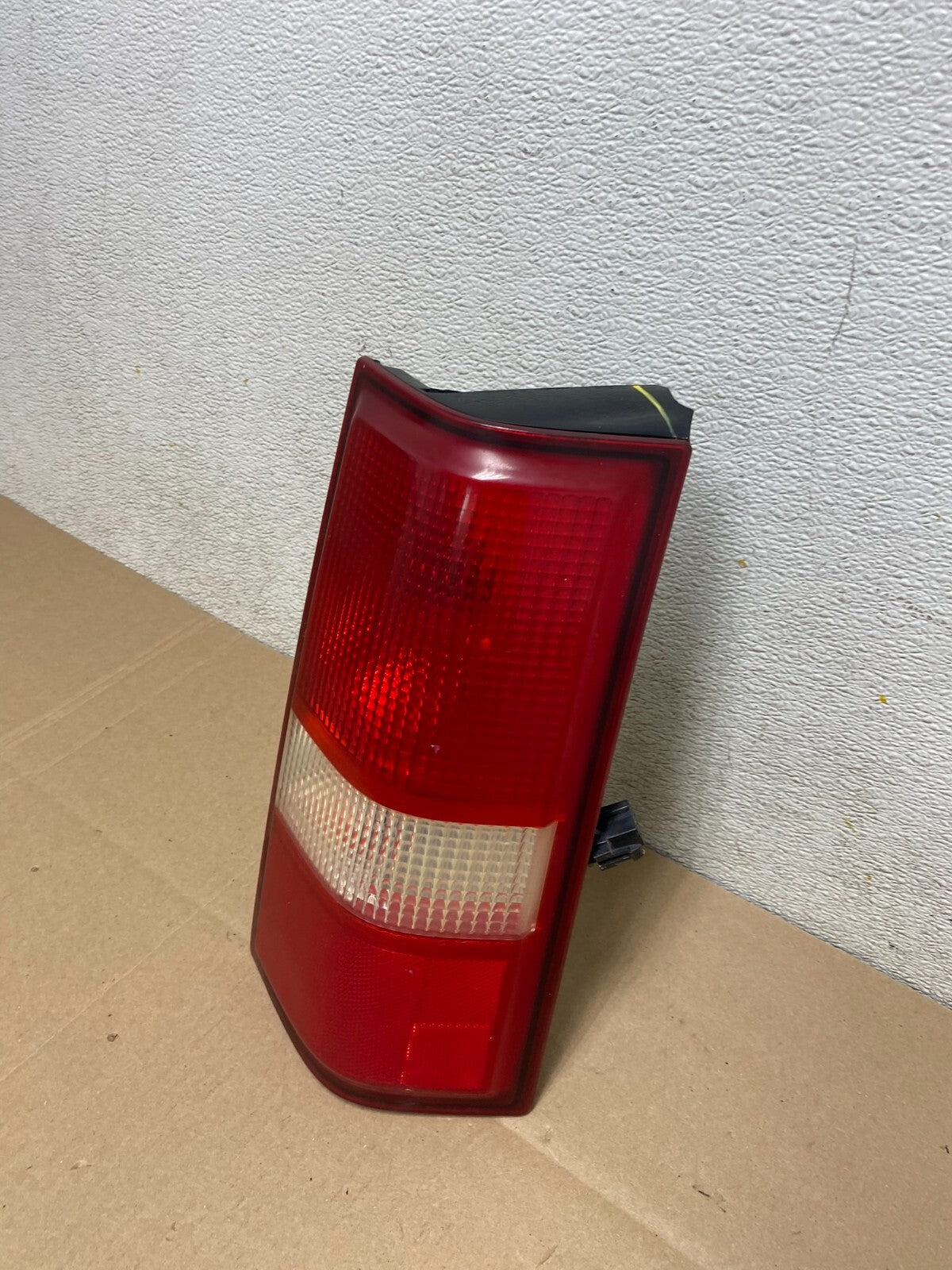 2003 2017 Chevrolet Express 1500 2500 3500 Right Passenger Tail Light J8335 DG1