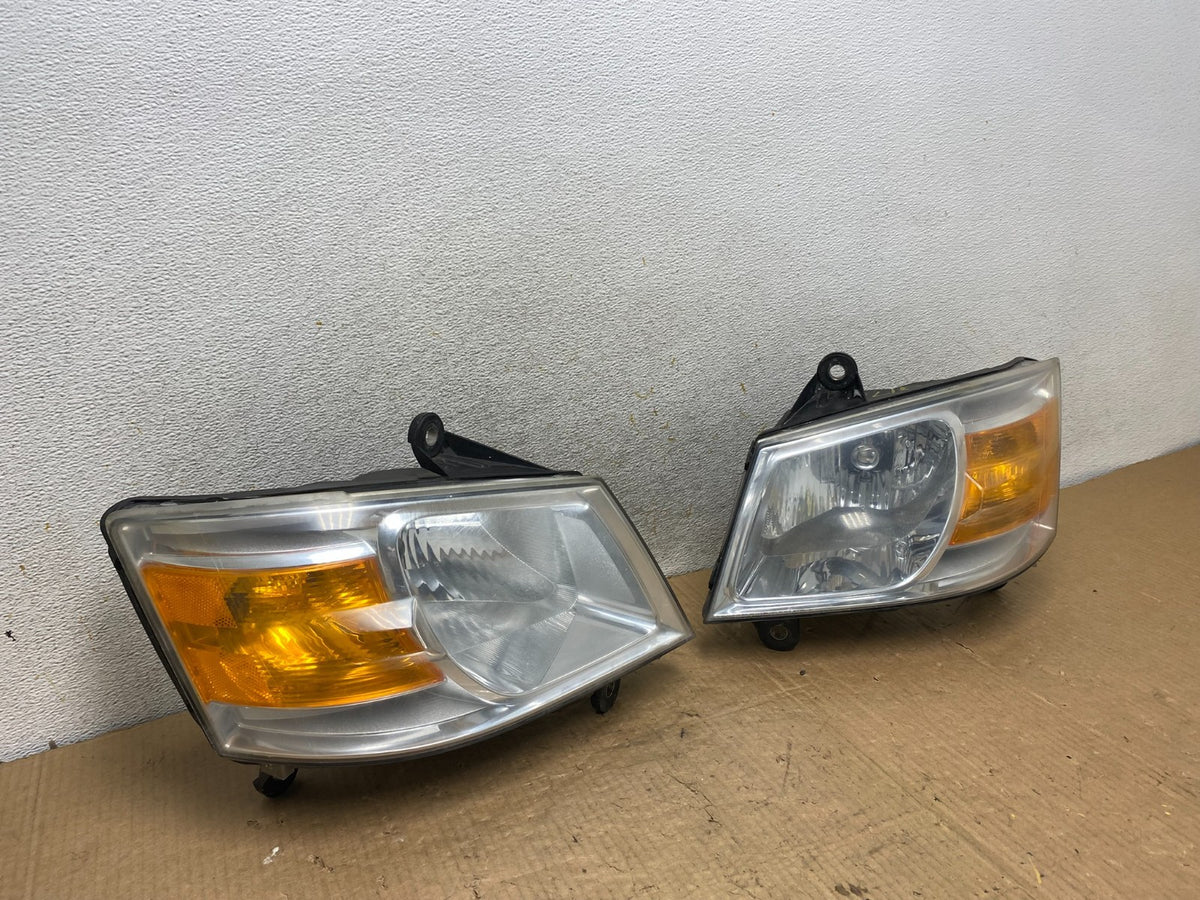 2008 to 2010 Dodge Caravan Left+Right Set Side Halogen Headlights AI8161 DW2