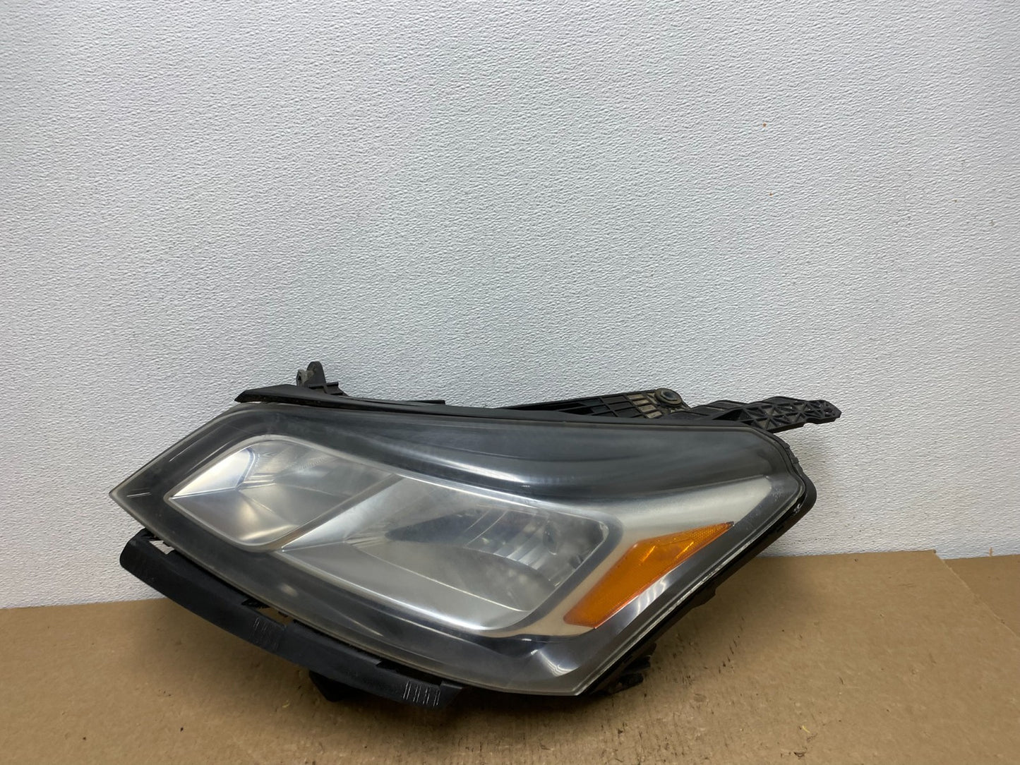 2013-2017 Chevrolet Traverse Left Driver LH Side Headlight Halogen OEM AC1643 DW0