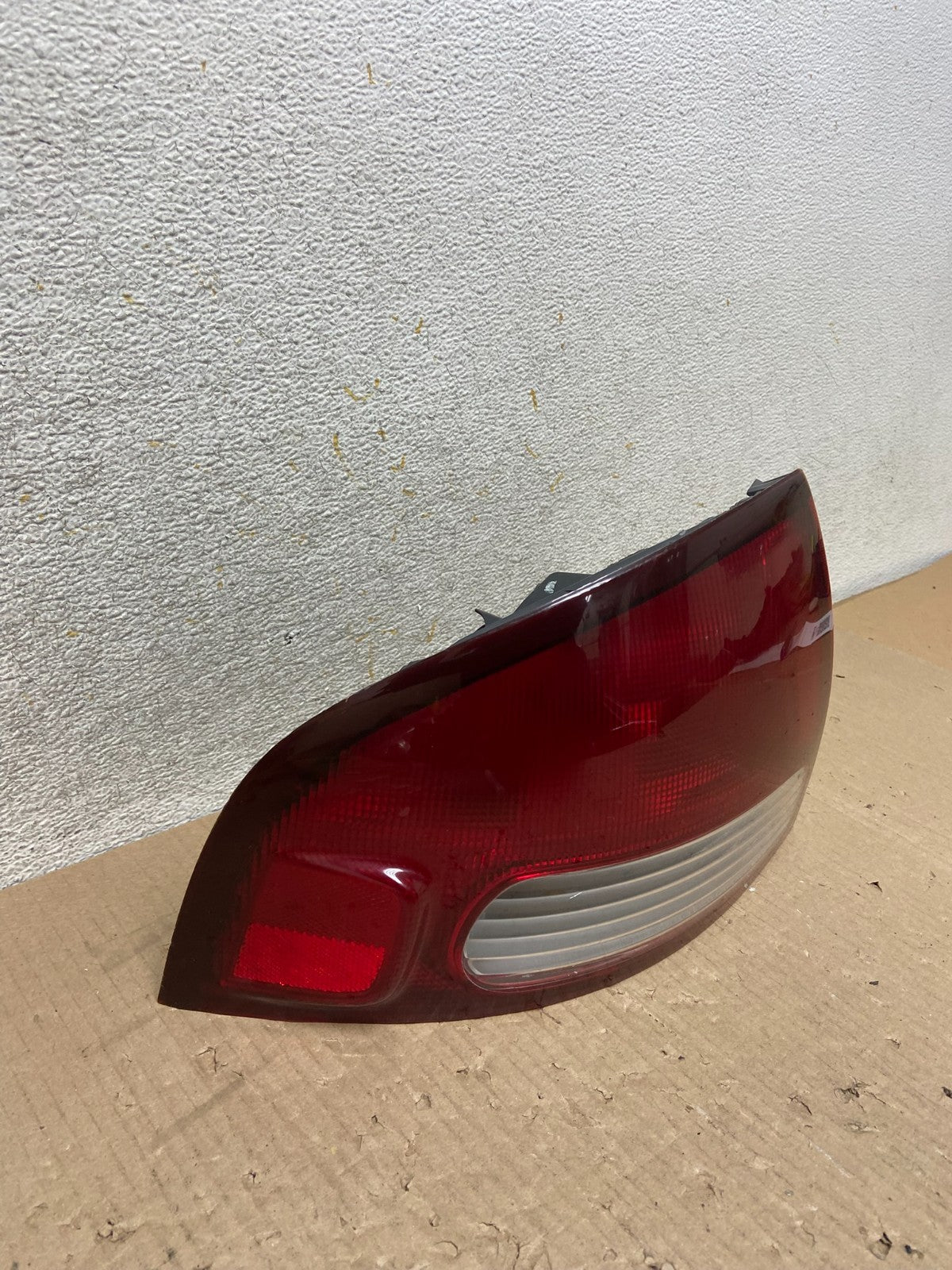 2000 2001 2002 2003 Nissan Sentra Left Driver Side Tail Light AJ1841 LK2