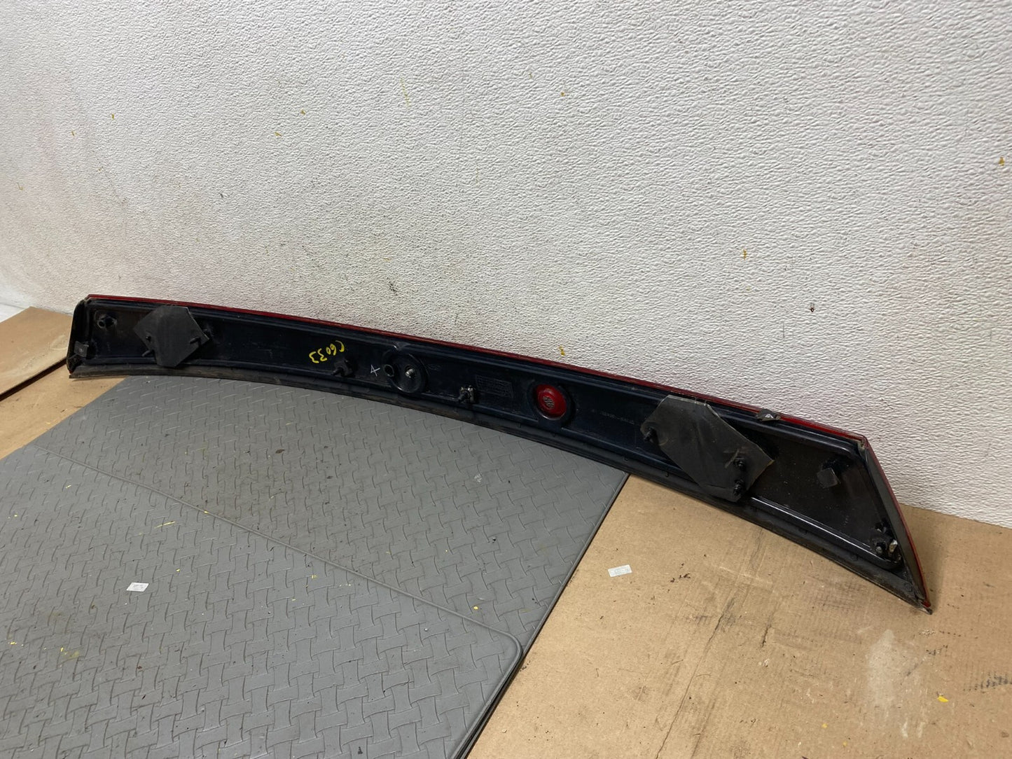 1997 1998 1999 Mercury Grand Marquis Trunk Lid Center Tail Light C6033 PS10
