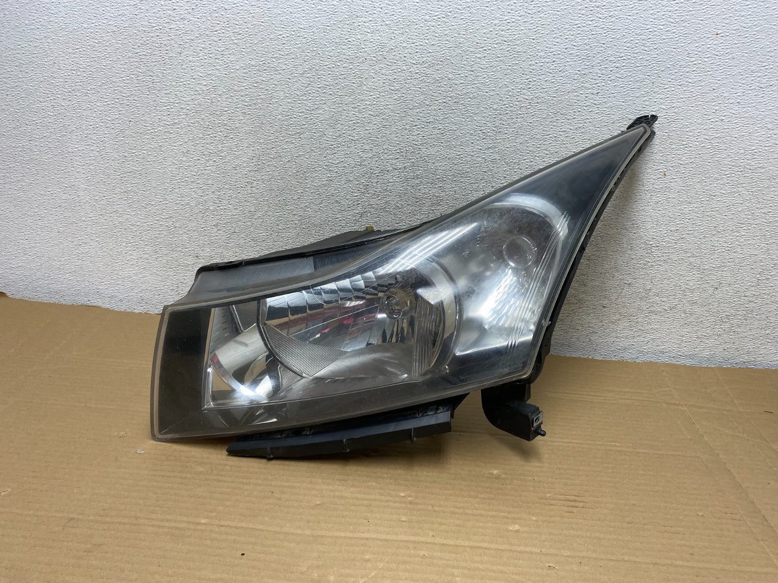 2011 to 2015 Chevrolet Cruze Halogen Left Driver LH Side Headlight AG8842 DW0