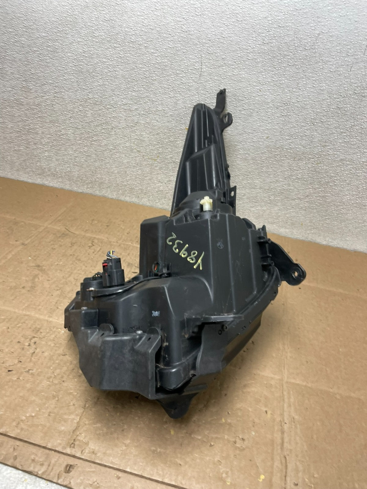 2013 to 2018 Cadillac Ats Left Driver LH Side Halogen Headlight OEM Y8932 DW7