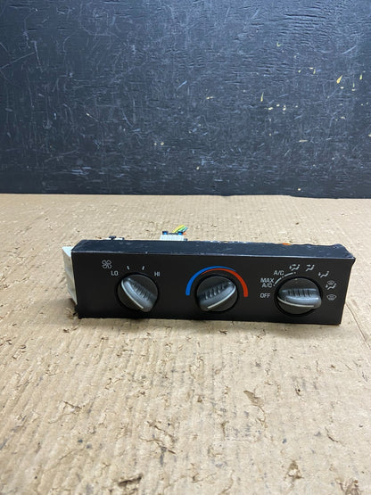 2001 - 2007 GMC Chevrolet Express 1500 Climate Control A/C AF1670 DG0