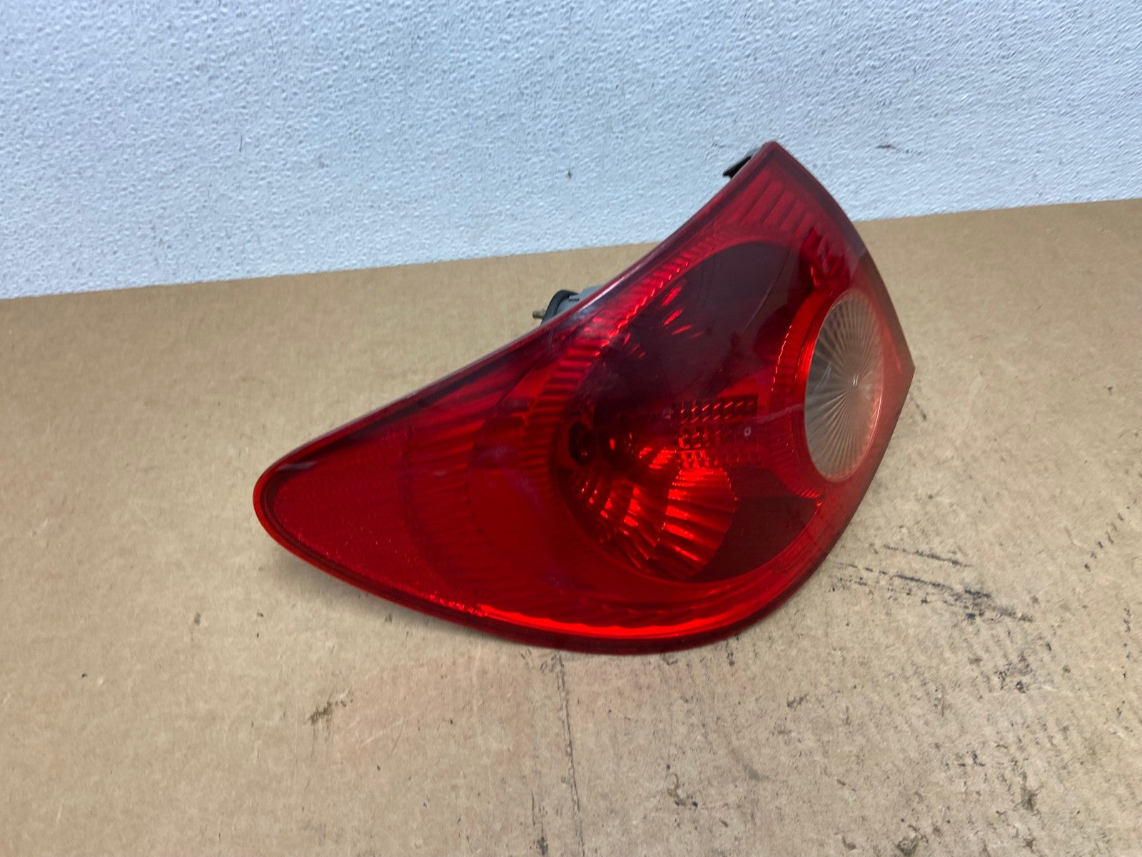 2005 to 2008 Toyota Corolla Left Driver Lh Side Tail Light Oem AC3356 LK2