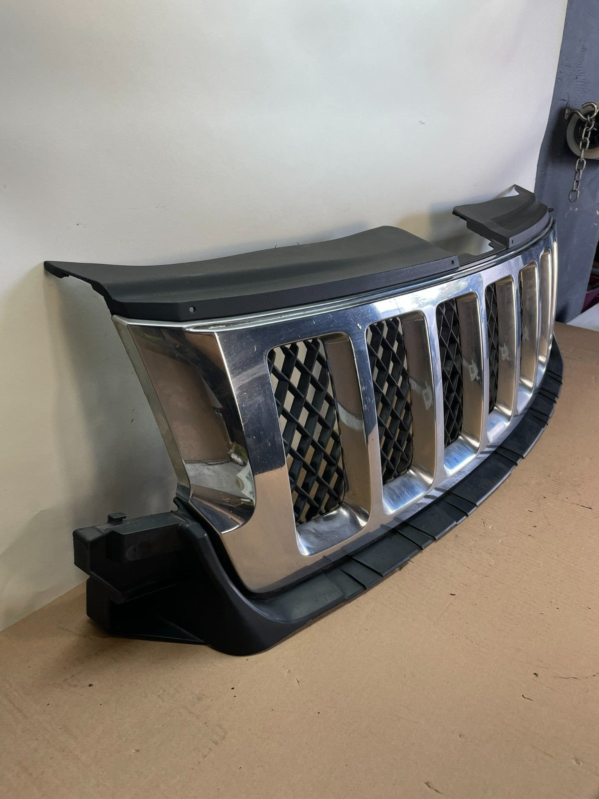 2011 to 2013 Jeep Grand Cherokee Front Upper Grill Grille AI4217 DG2