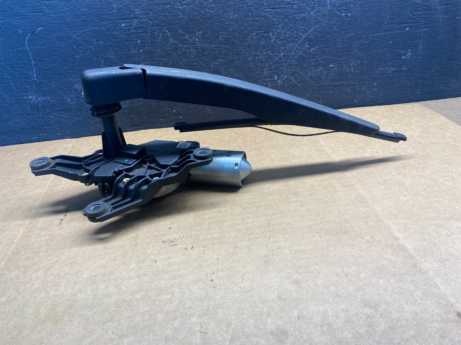 2020 to 2023 Ford Explorer Rear Windshield Wiper Motor ad7475 DG1