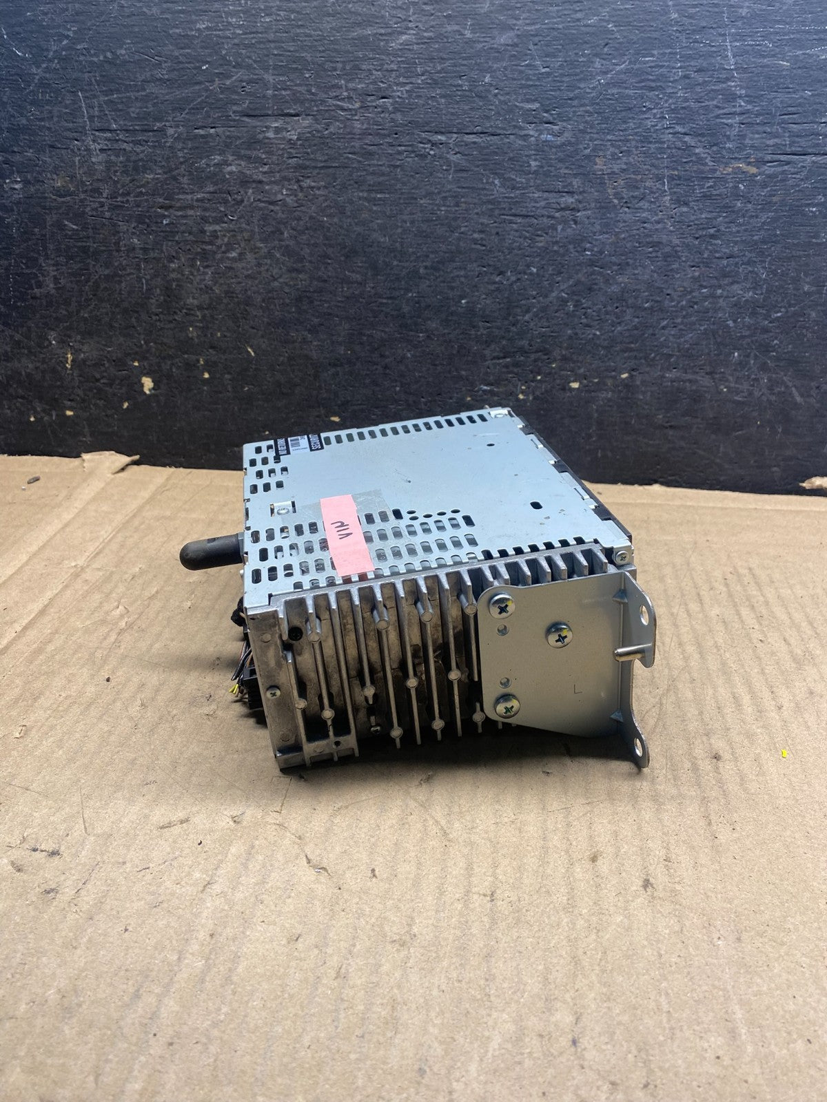 2012 to 2014 Ford Edge AM/FM Radio Reciever AJ0532 DG2