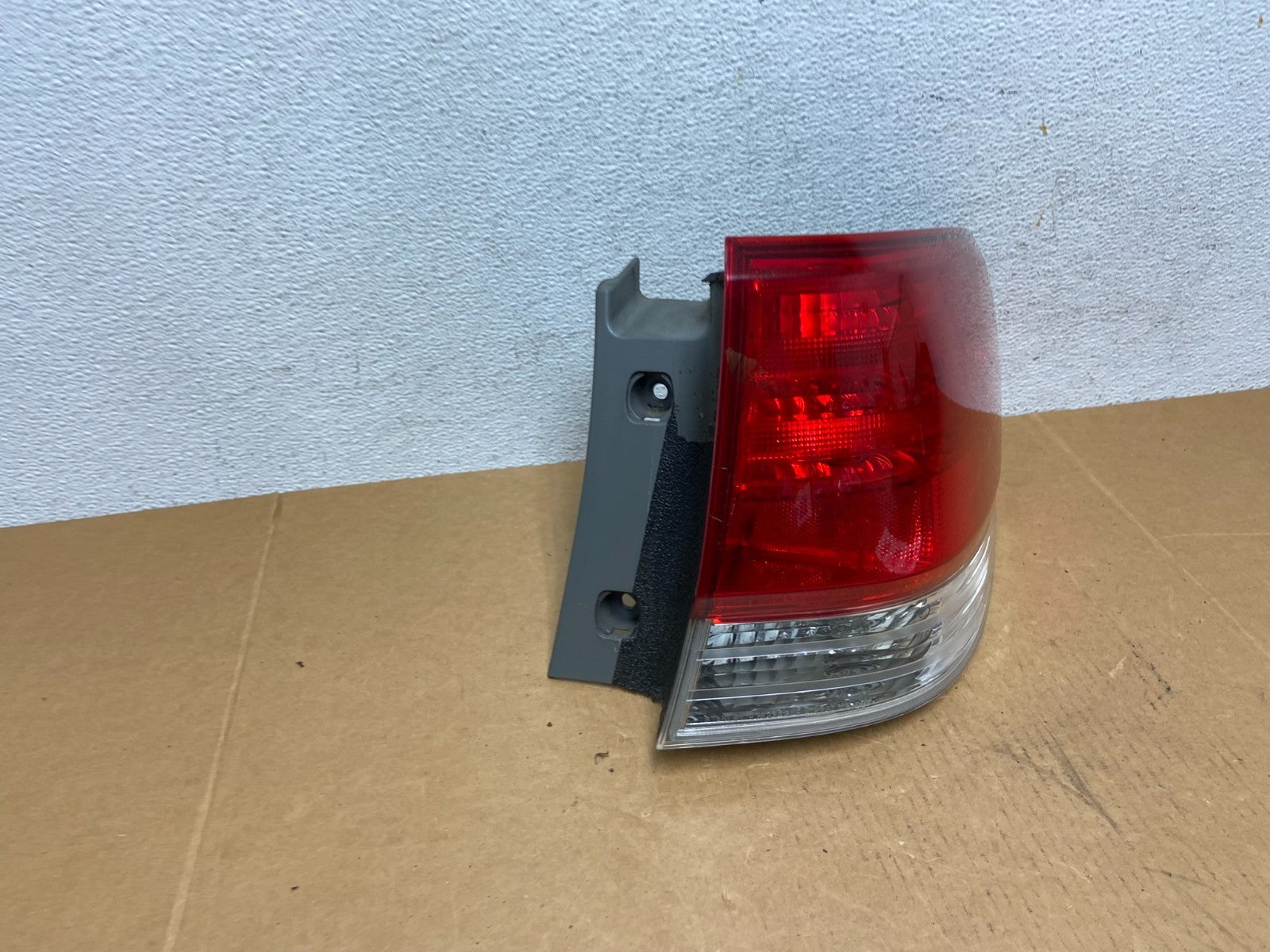 2008 2009 2010 Honda Odyssey Right Passenger Side Tail Light AD8992 DW2