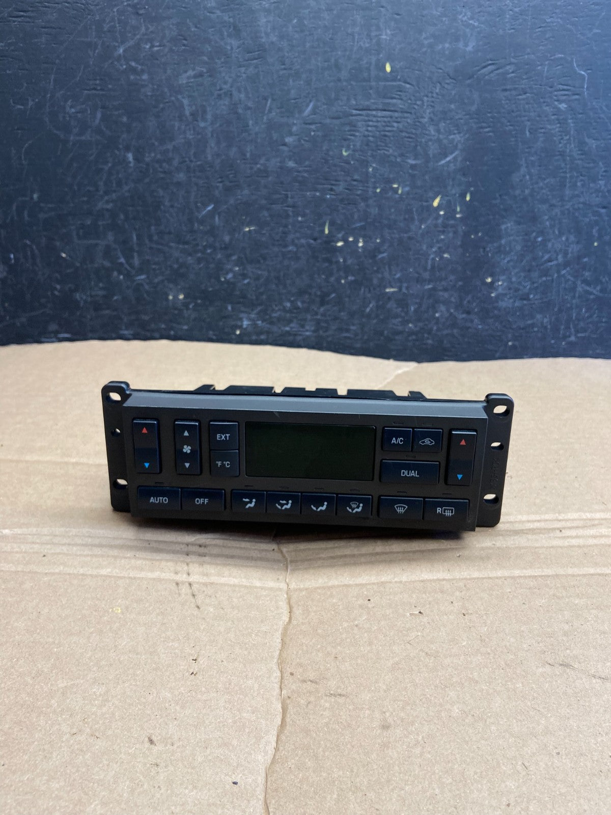 2003 to 2006 Lincoln Town Car Climate Control Panel af1791 DG0