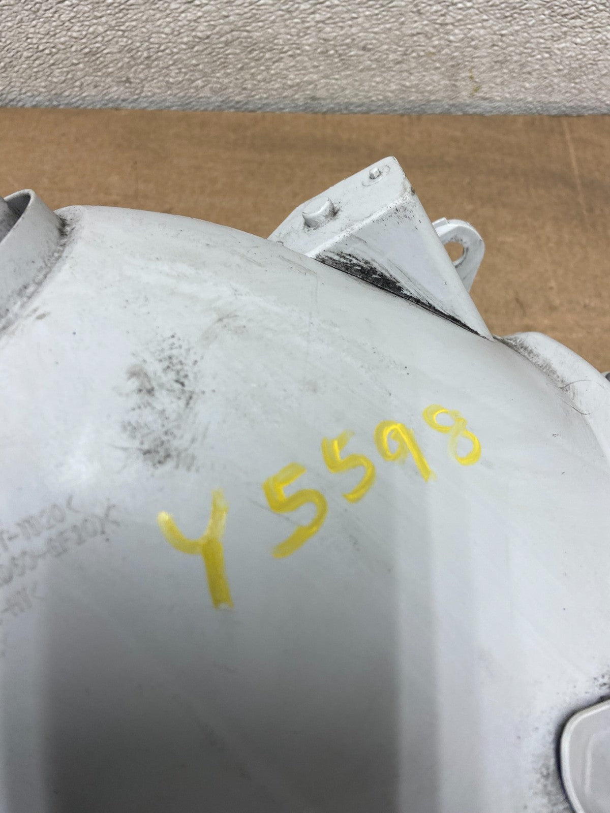 2008 - 2010 Toyota Highlander Hybrid Left Driver Blue Halogen Headlight Y5598 DG8