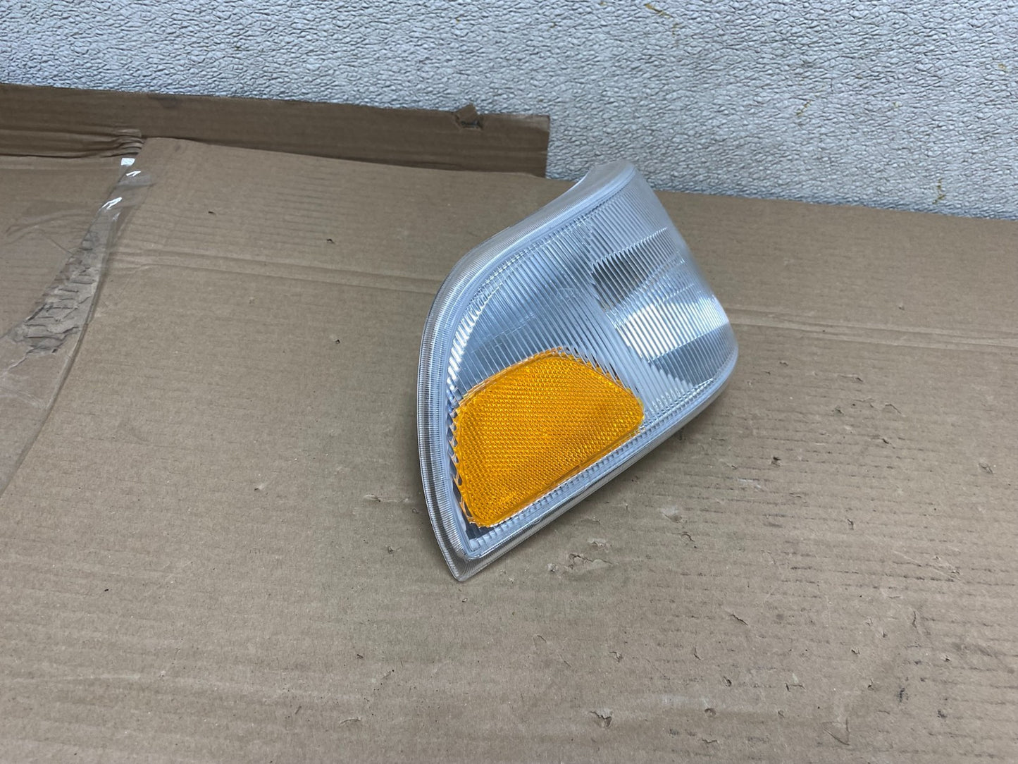 1998 to 2001 Volvo C70 Right Passenger Side Turn Signal U0761 DW2