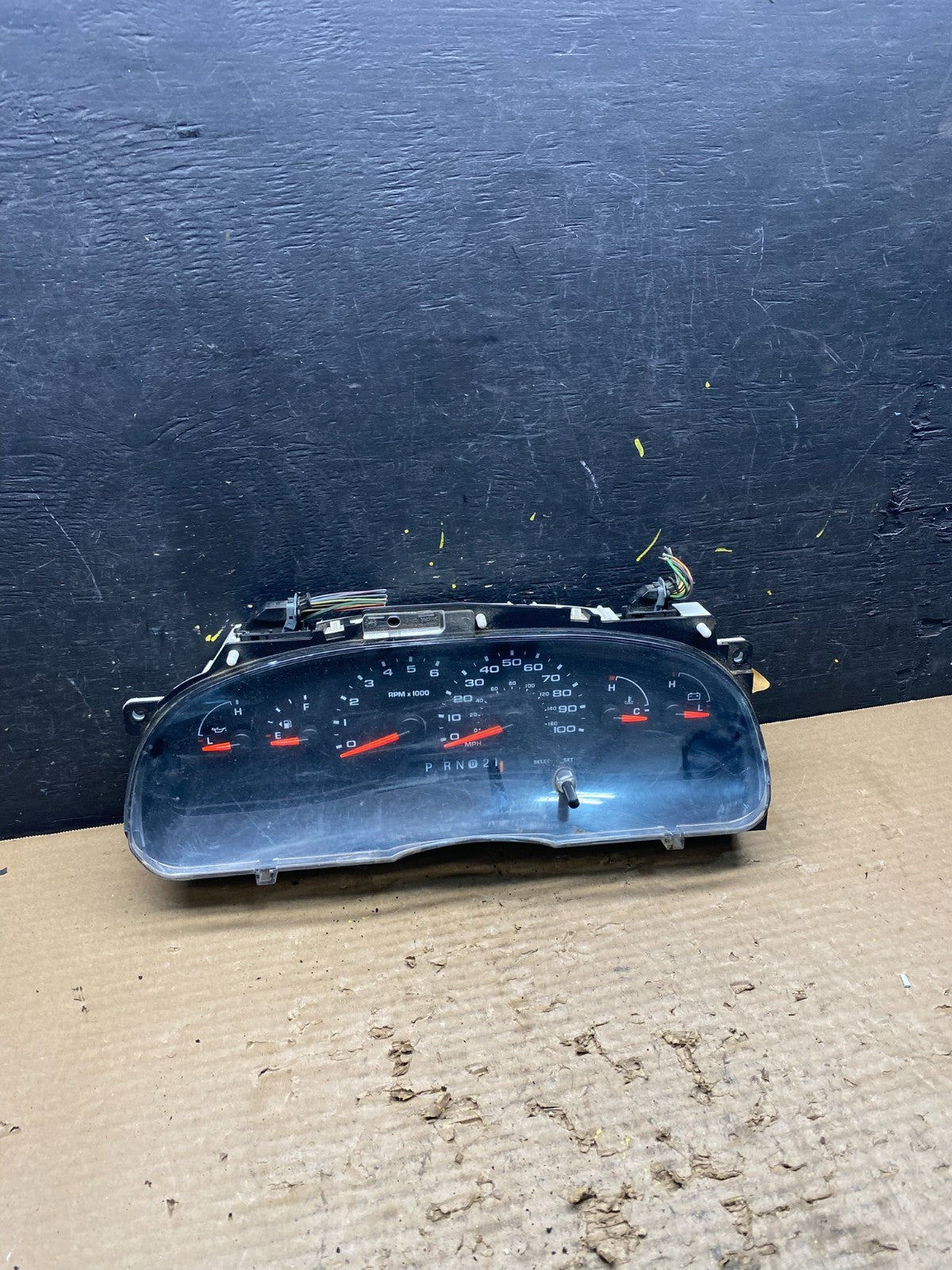 2004 to 2008 Ford E150 E250 Gauge Speedometer Cluster S9081 DG0