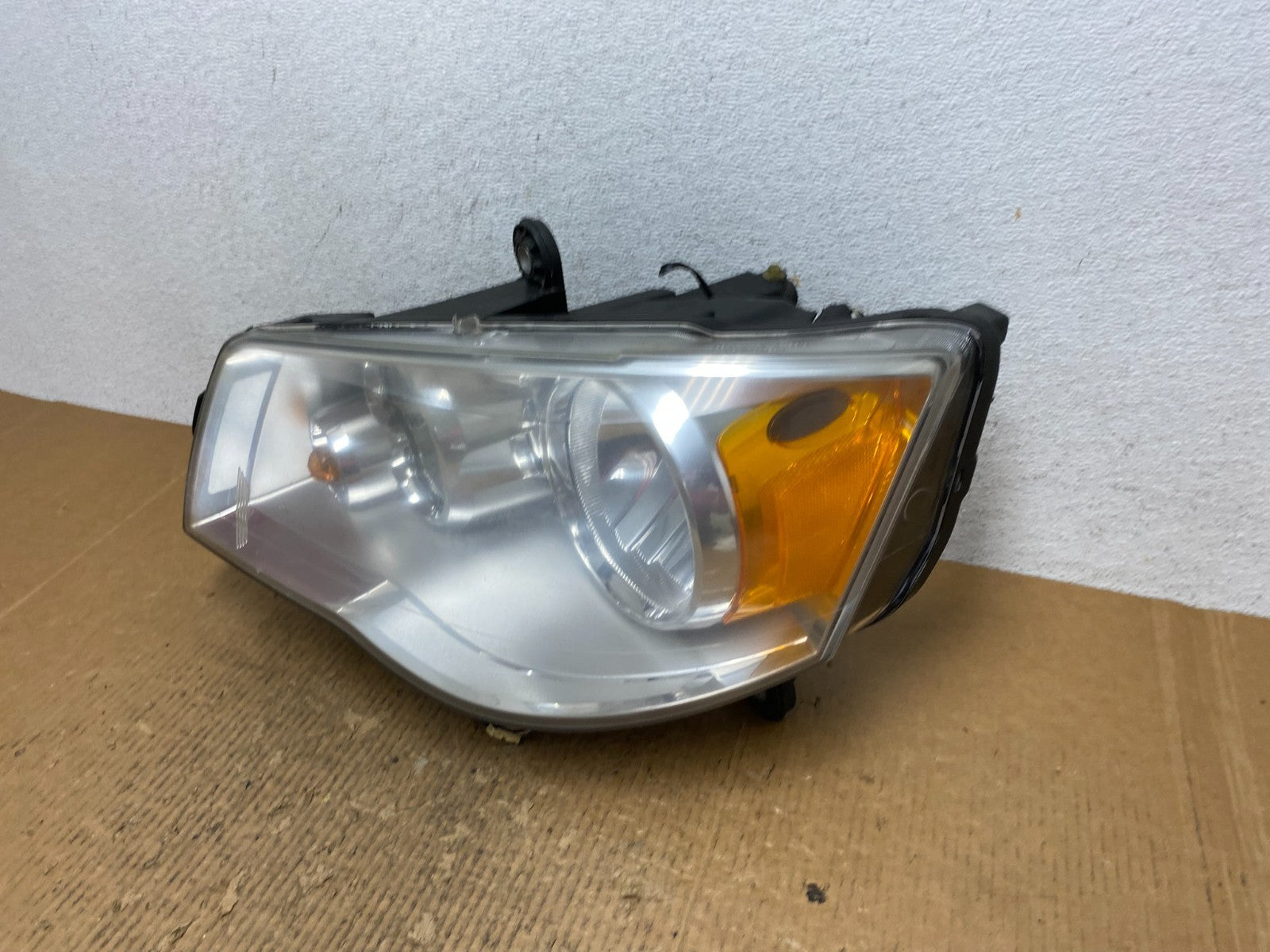 2008 to 2016 Chrysler Town and Country Left Driver Lh Side Headlight AE2715 DW1