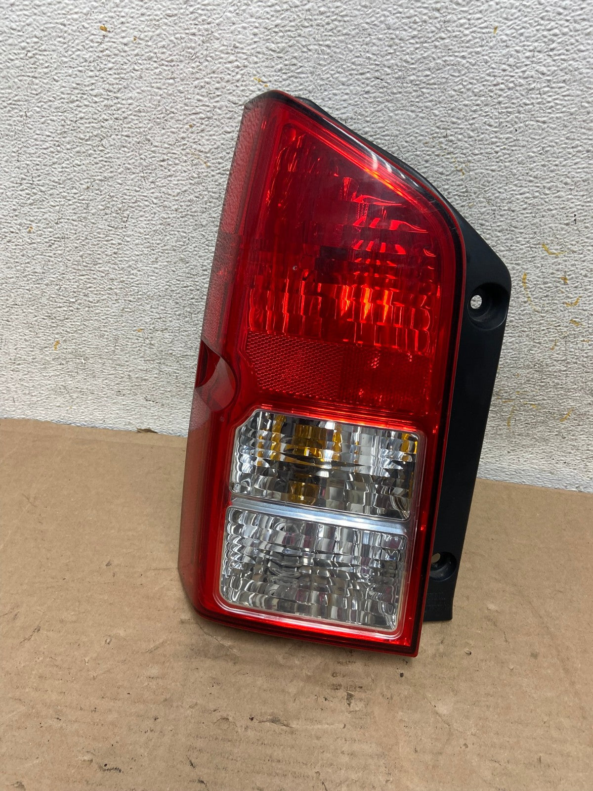 2005 to 2012 Nissan Pathfinder Tail light Left Driver Lh Side AH9445 LK0