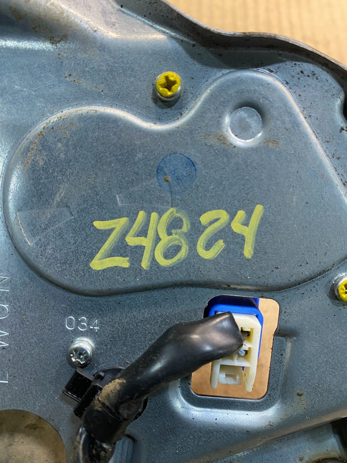 2010 to 2014 Subaru Legacy Outback Rear Wiper Motor Z4824 PS7