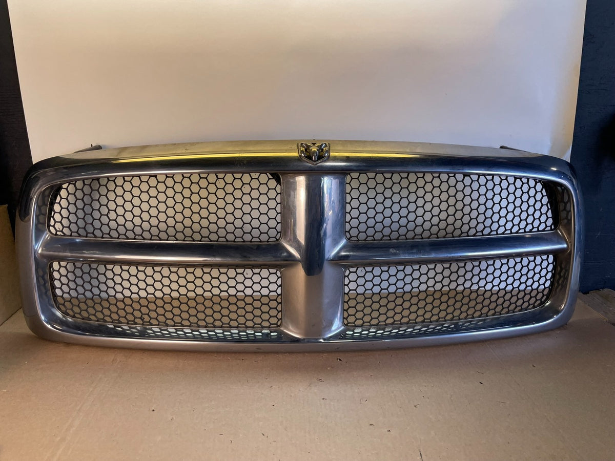 2002 2003 2004 2005 Dodge Ram 1500  Upper Front Grill Grille AH0363 DG0
