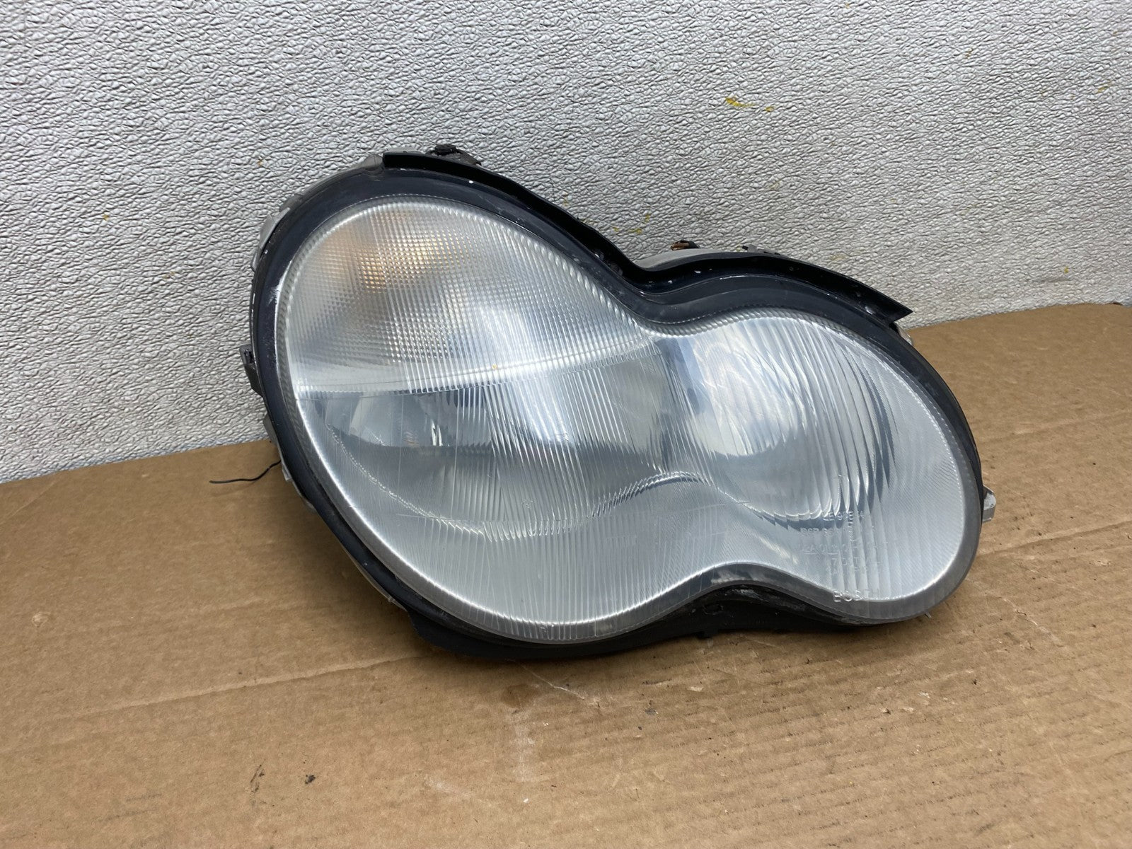 2001 - 2004 Mercedes-Benz C Class Halogen Right Passenger Headlight OEM Z1380 DW0