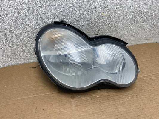 2001 - 2004 Mercedes-Benz C Class Halogen Right Passenger Headlight OEM Z1380 DW0