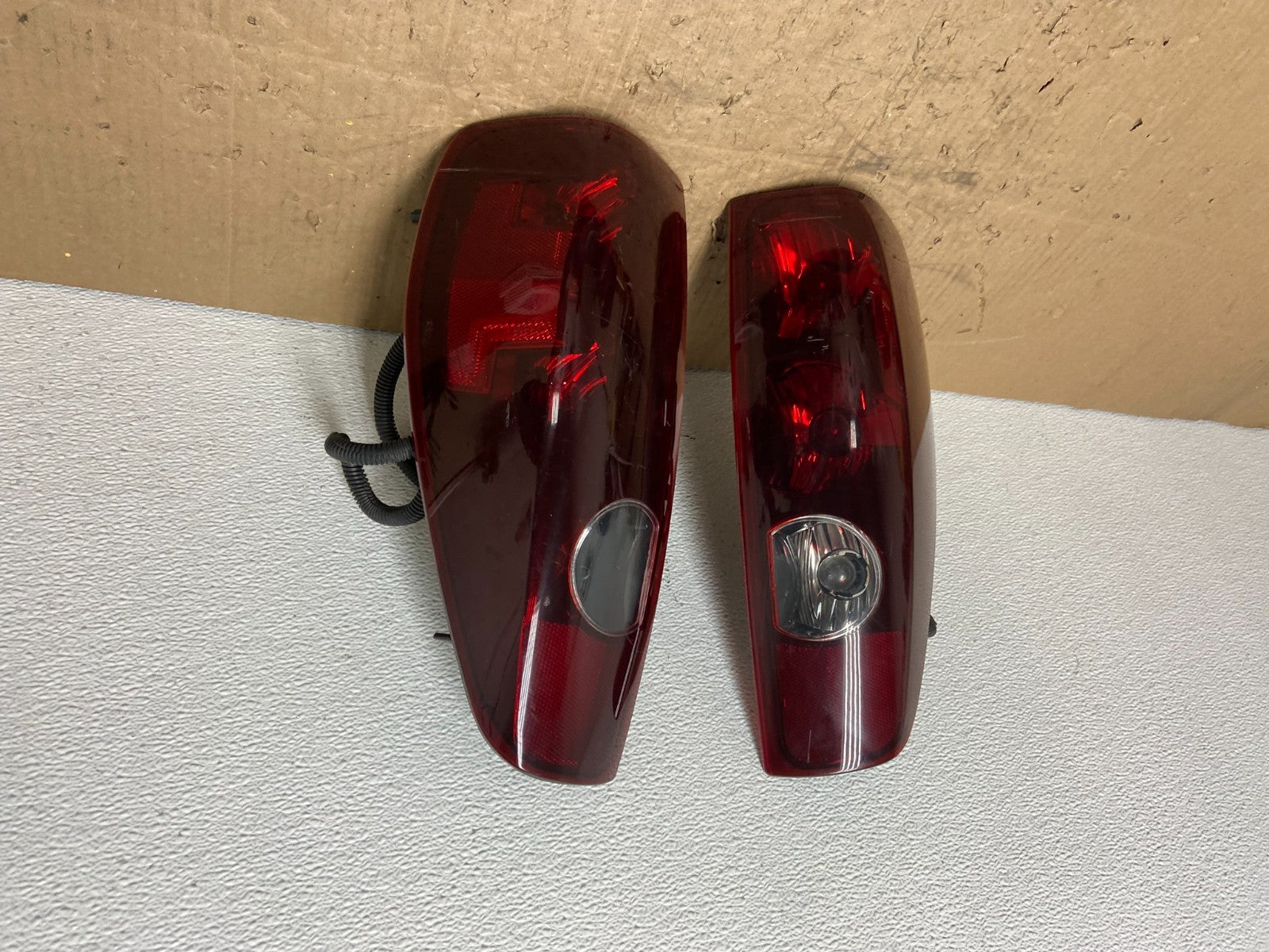 2004 to 2012 Chevrolet Colorado GMC Canyon Left+Right Set Tail Lights AC0272 DW1