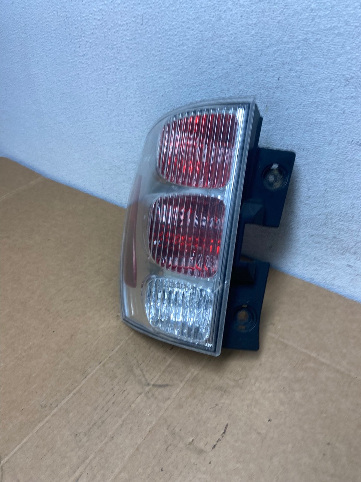 2005 to 2008 Chevrolet Equinox Left Driver Lh Side Tail Light AD5399 LK1