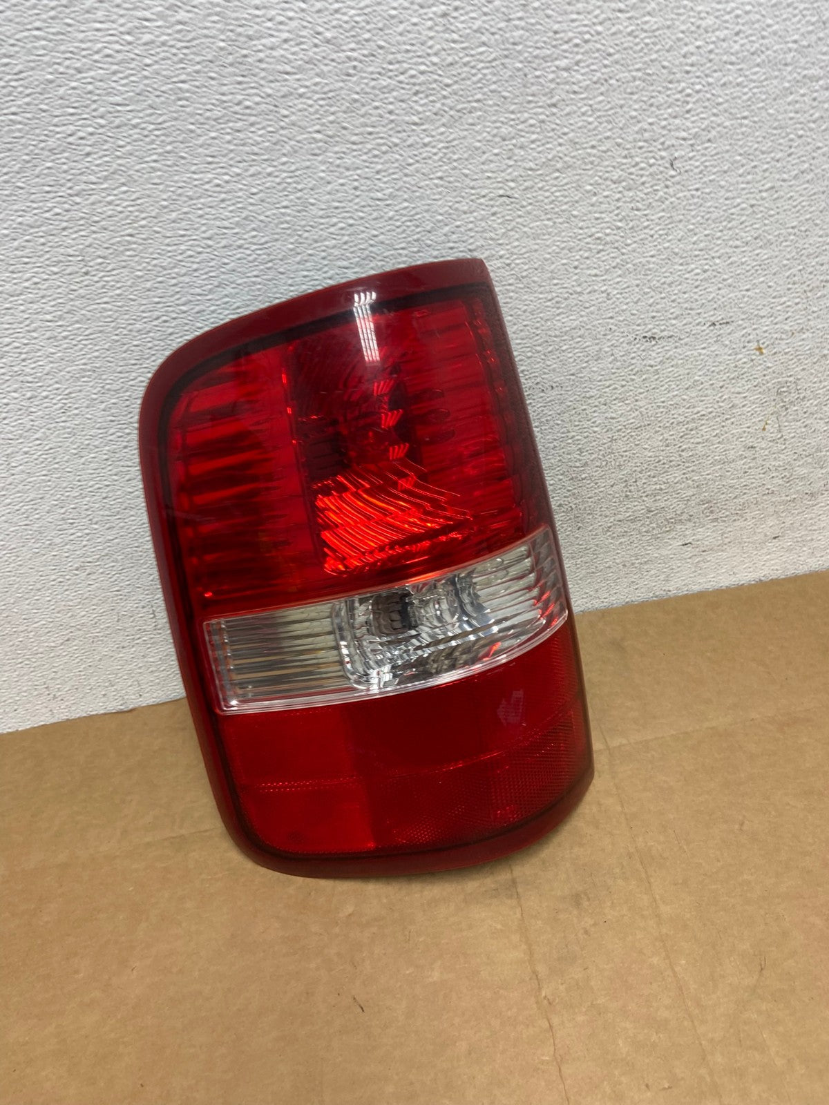 2004 to 2008 Ford F150 F-150 Left Driver LH Side Tail Light AD4445 LK2