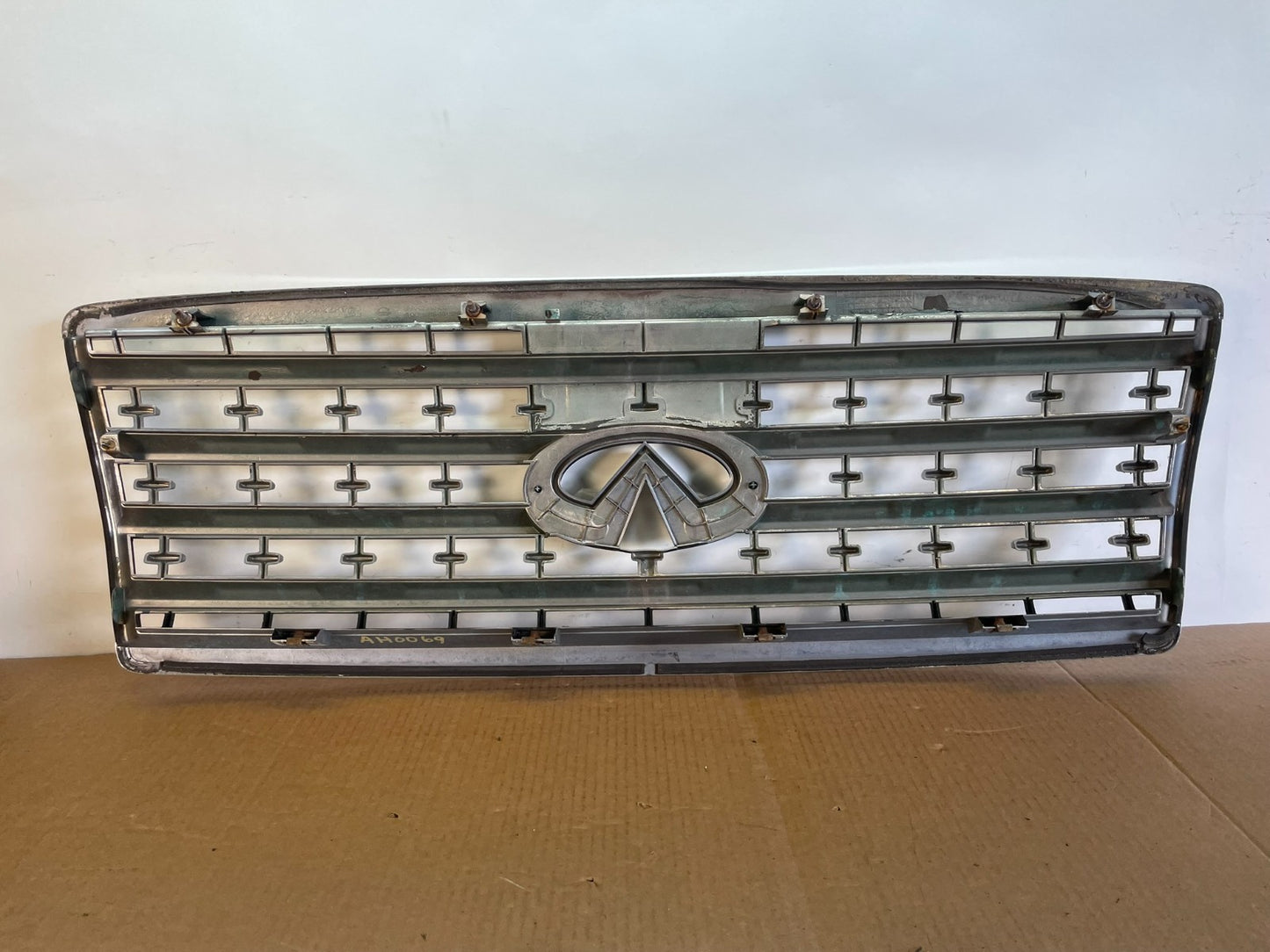 2008 to 2010 Infiniti QX56 Front Upper Chrome Grill Grille AH0069 DG3