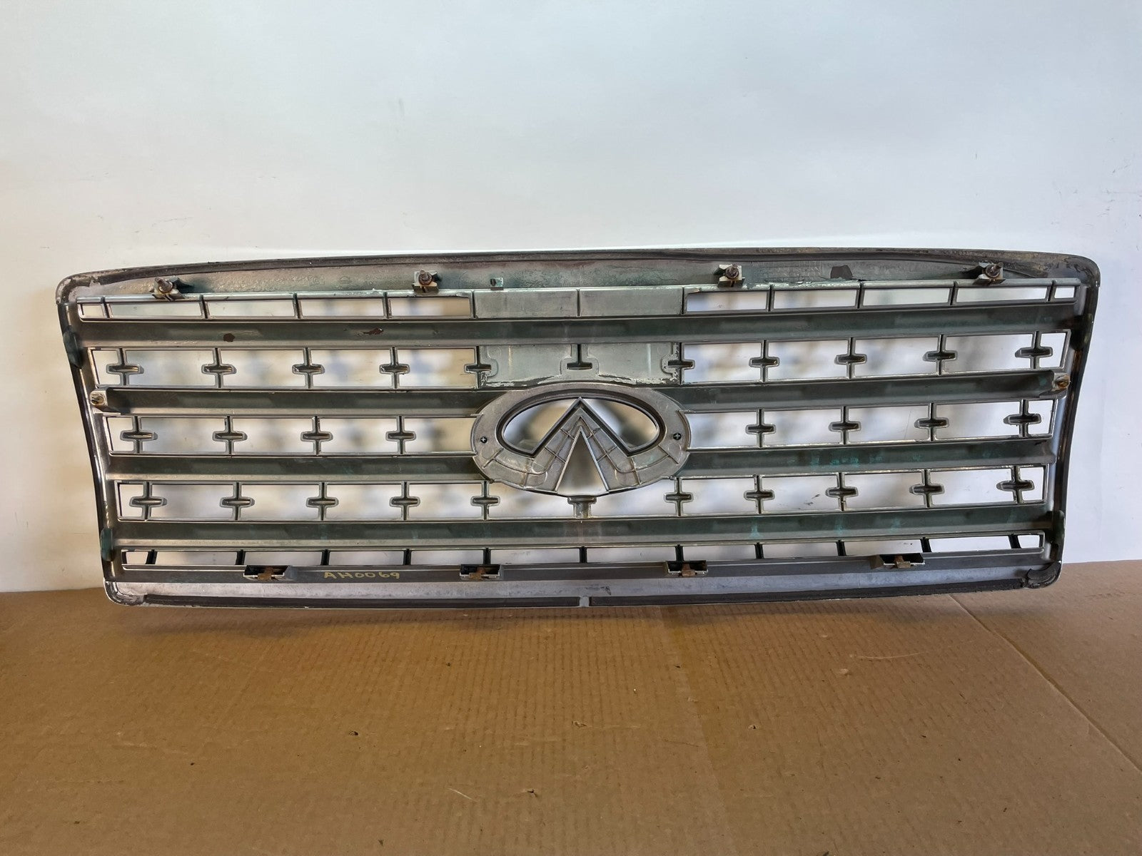 2008 to 2010 Infiniti QX56 Front Upper Chrome Grill Grille AH0069 DG3