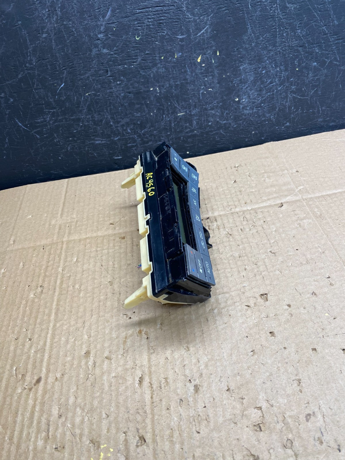 2010 to 2015 Toyota Prius A/C Heater Climate Control Unit Switch ac9560 DG1