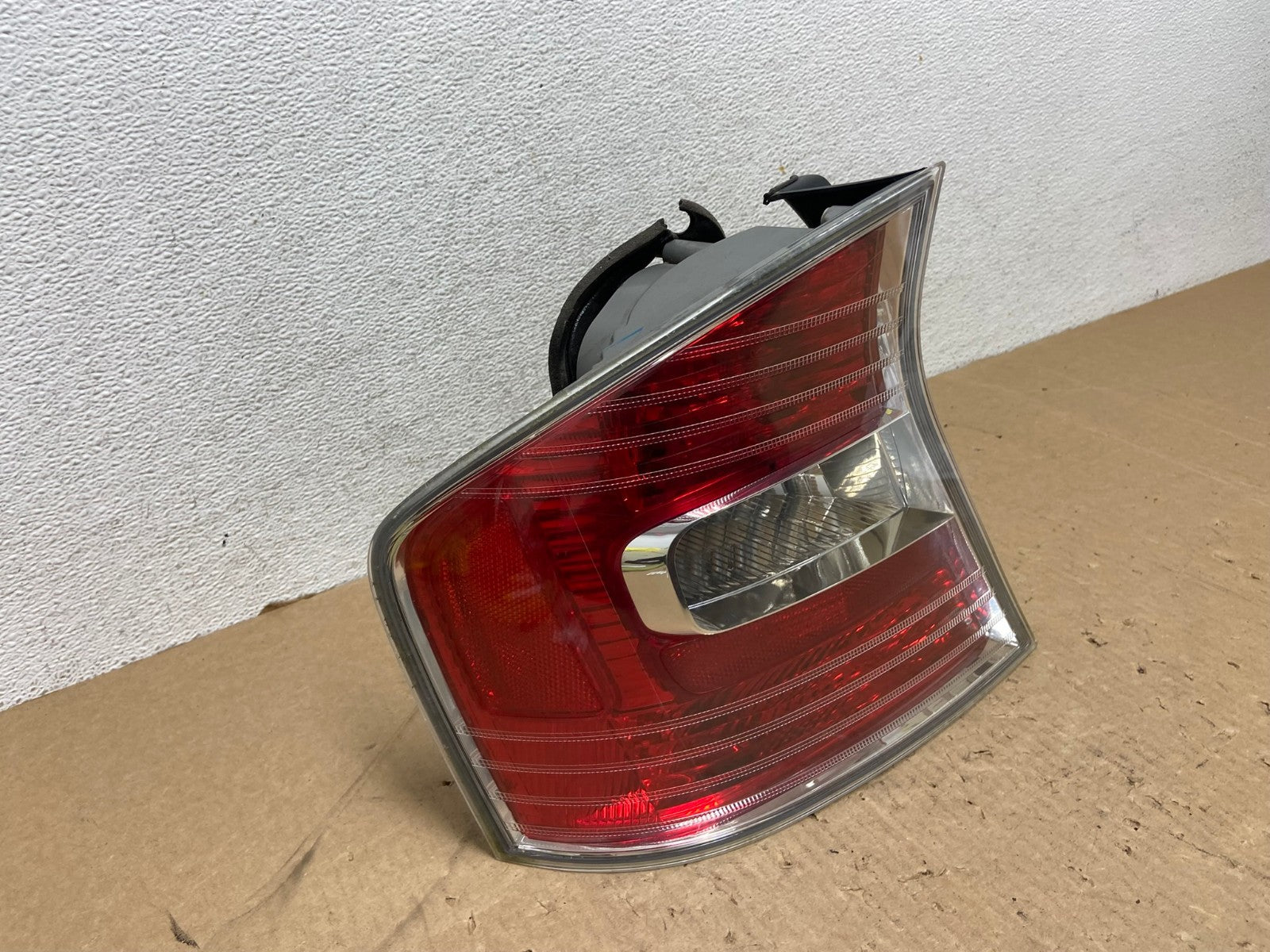 2005 to 2007 Subaru Legacy Outback Left Driver LH Tail Light AG1077 LK2