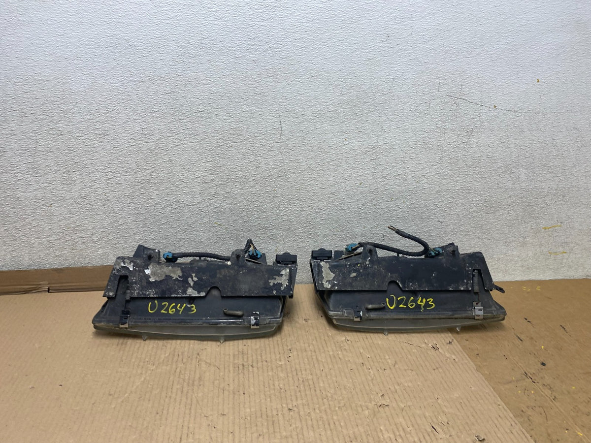 1989 to 1993 Pontiac Trans Sport Left+Right Set Headlight U2643 PS8