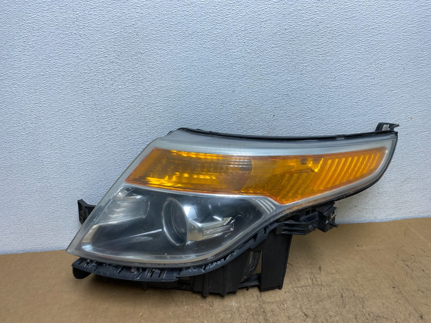 2011 to 2015 Ford Explorer Left Driver LH Halogen Headlight AD0703 DW0