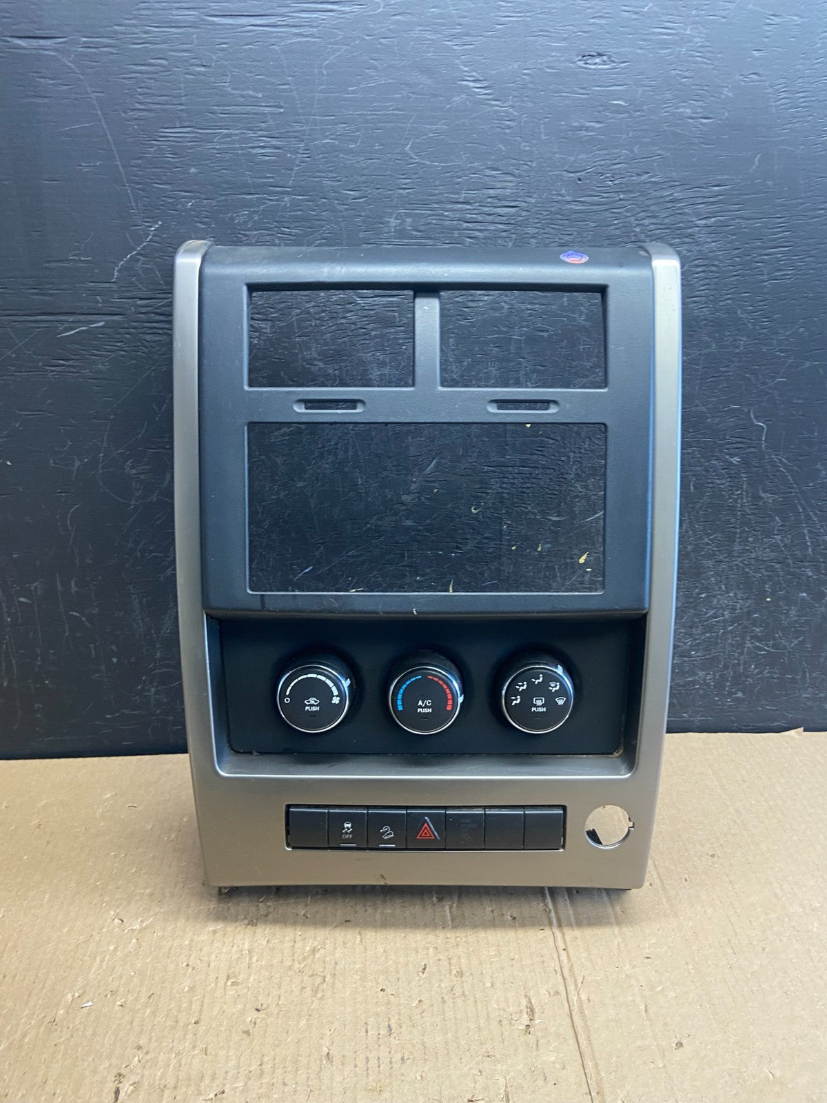 2008 to 2012 Jeep Liberty Dash Climate Temperature Control Radio Bezel AE3965 DG0