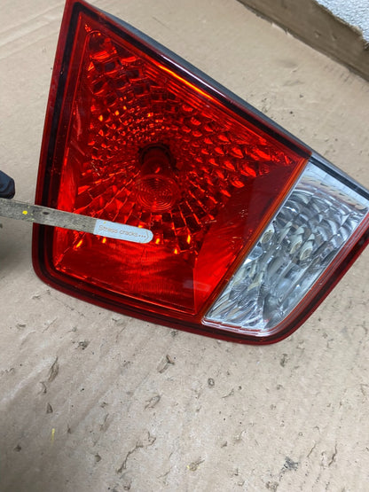 2009 2010 2011 Kia Borrego Right Passenger Side Inner Tail Light U8721 DW5