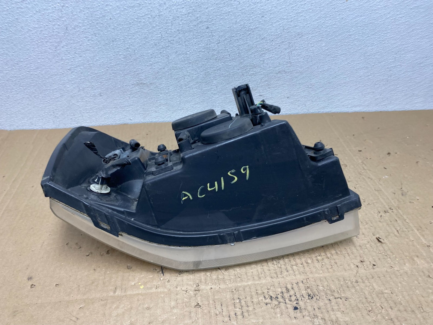 2002 to 2009 Gmc Envoy Left Driver Lh Side Headlight Halogen Oem AC4159 DW7