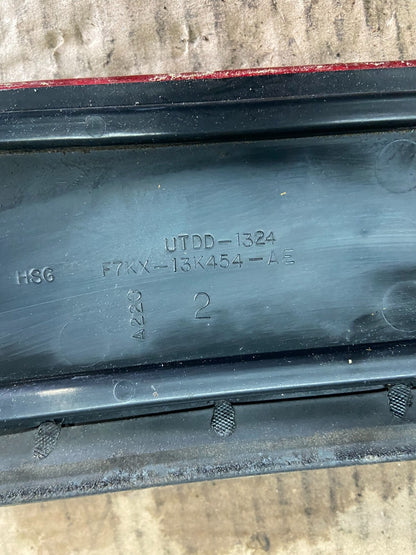 1997 1998 1999 Mercury Grand Marquis Trunk Lid Center Tail Light O0841 DG14