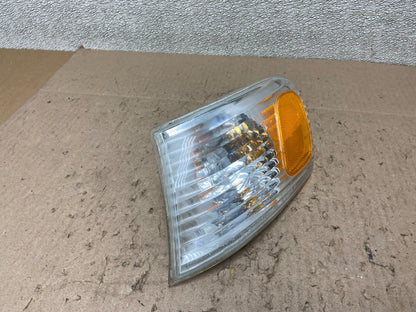 2001-2002 Toyota Corolla Left Driver Turn Signal/Marker Light Oem Z6477 DW2