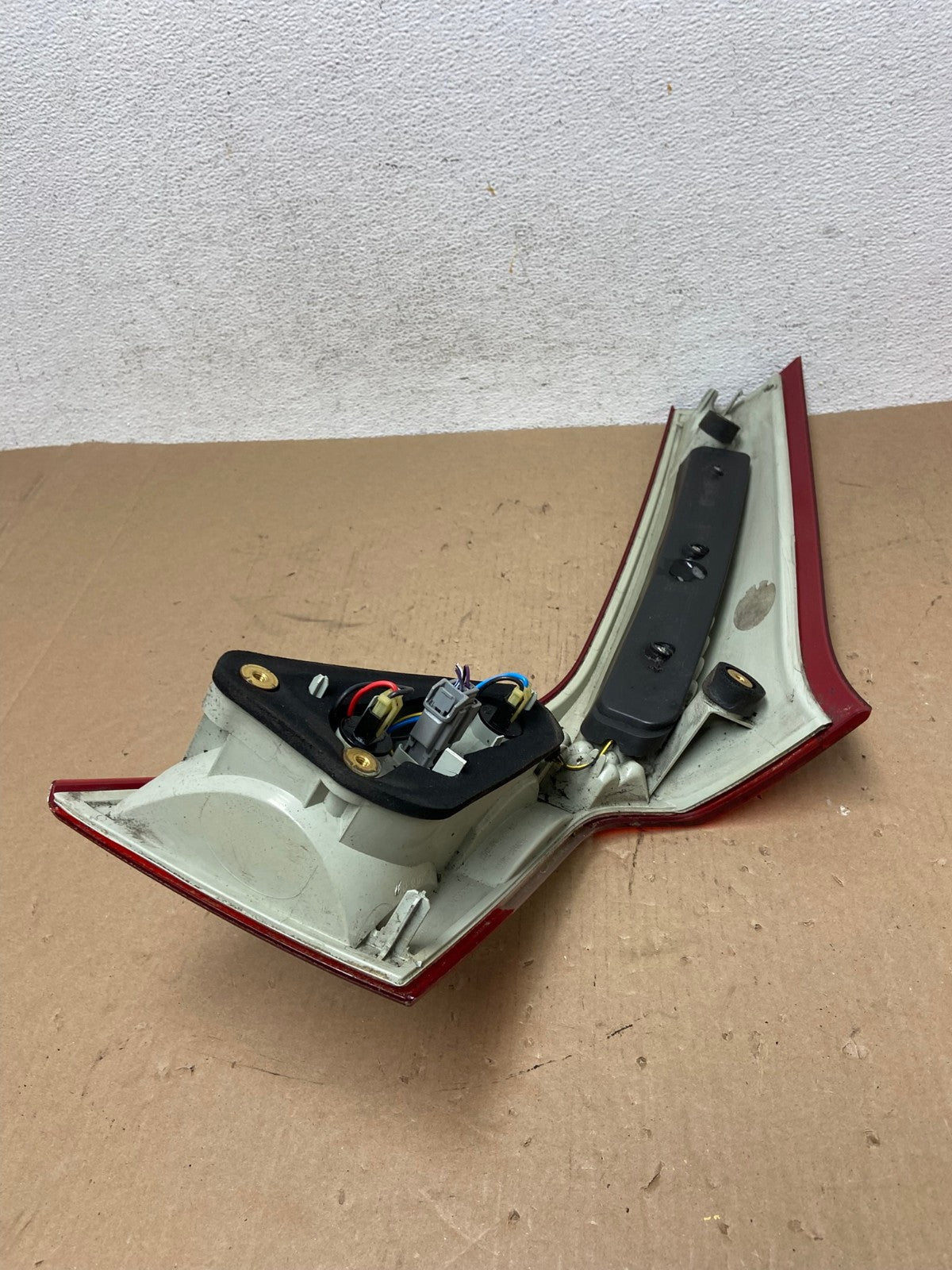 2008 to 2013 Volvo XC70 V70 Left Driver Tail Light Upper AD7688 LK5