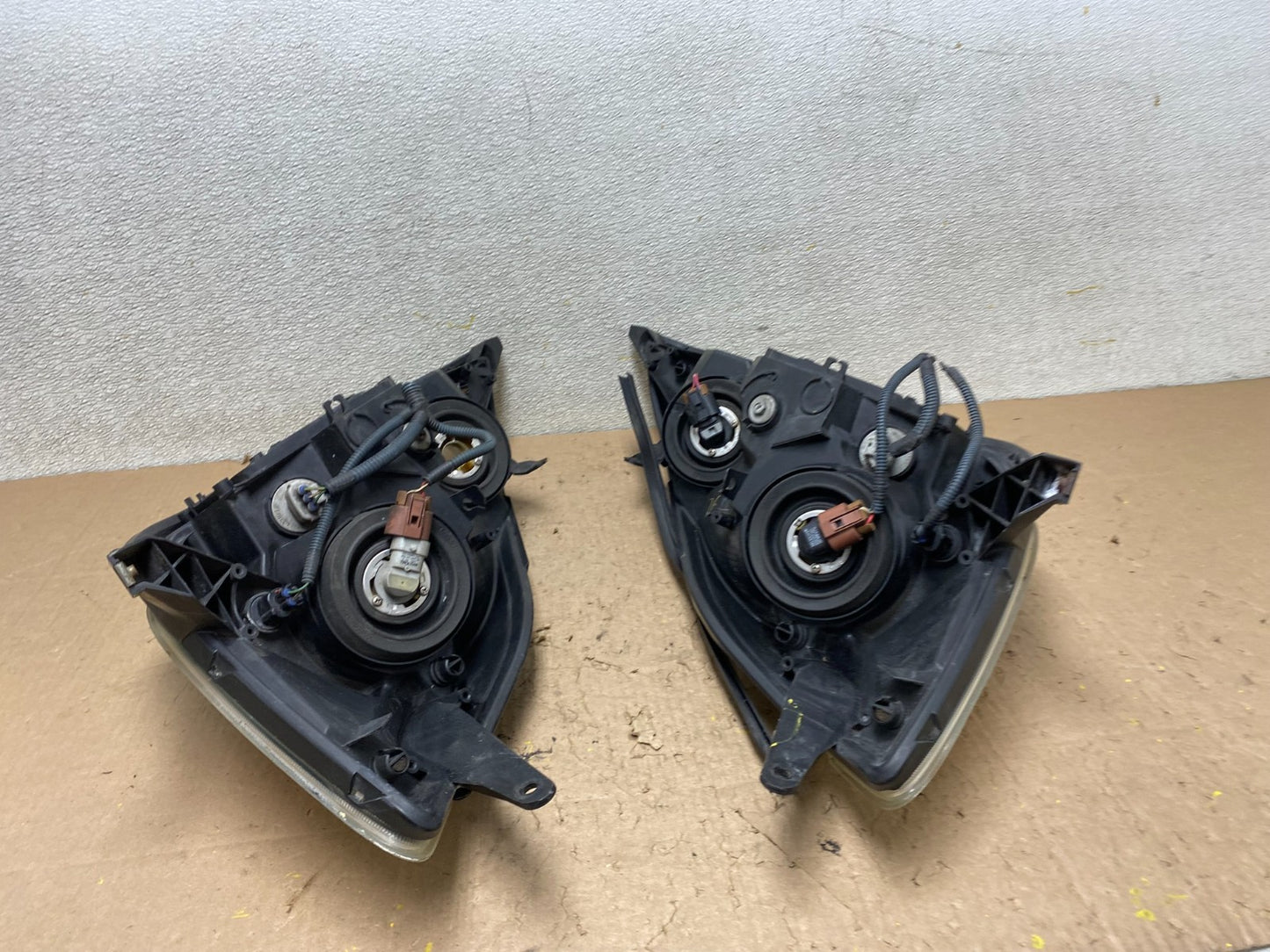 2004 2005 Toyota Sienna Left+Right Set Side Halogen Headlights W2925 DW12