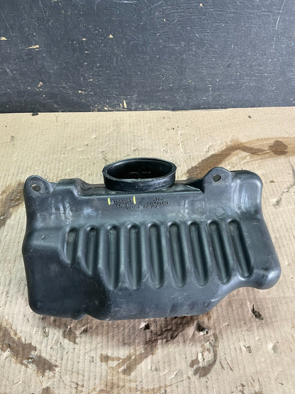 1998 to 2002 Chevrolet Camaro Air Cleaner Intake Cover Panel M8973 DG5