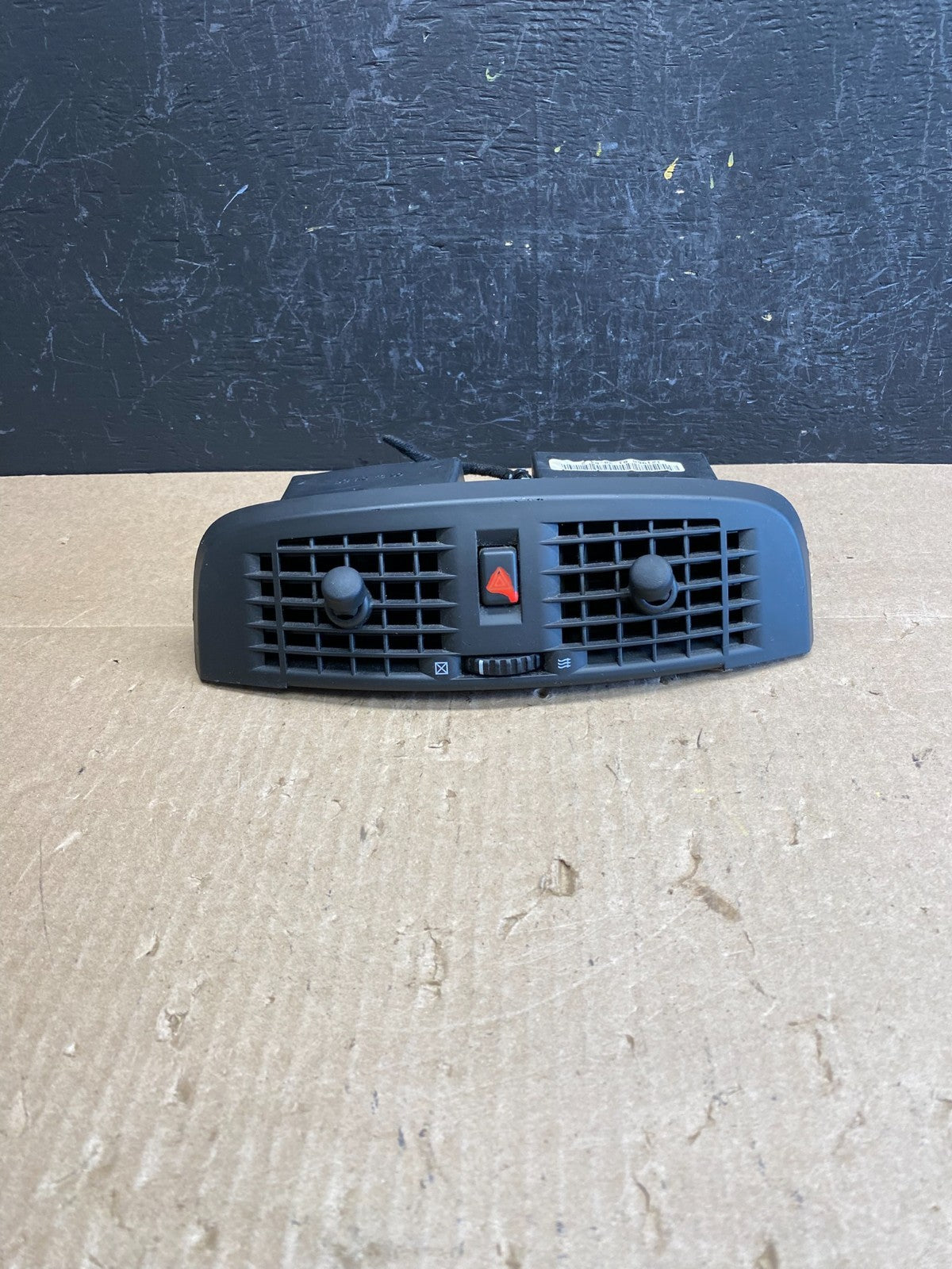 2004 to 2009 Cadillac SRX Front Center Dash A/C Air Vent ac6413 DG0