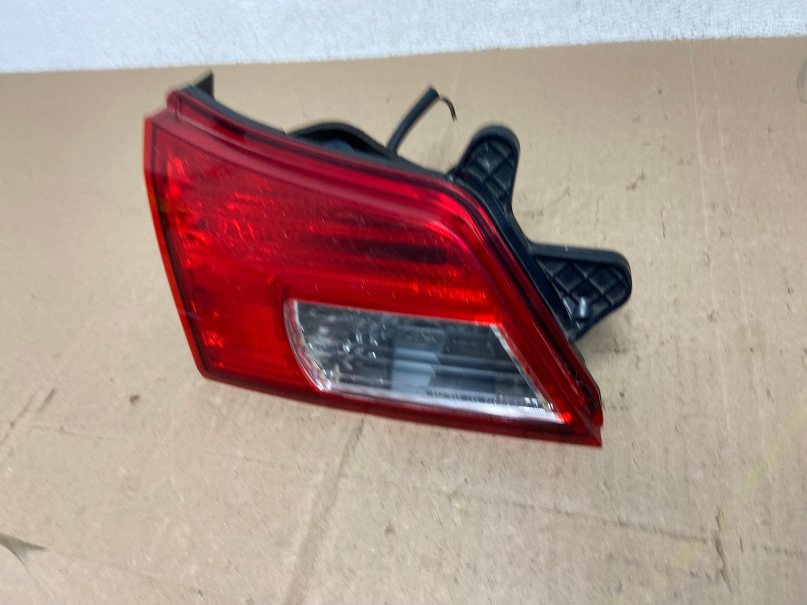 2010-2014 Subaru Outback Left Driver Lh Side Inner Tail Light AE6848 LK1