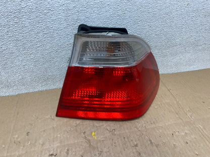 2002 - 2005 BMW 3 E46 Series Right Passenger Tail Light T7626 PS0