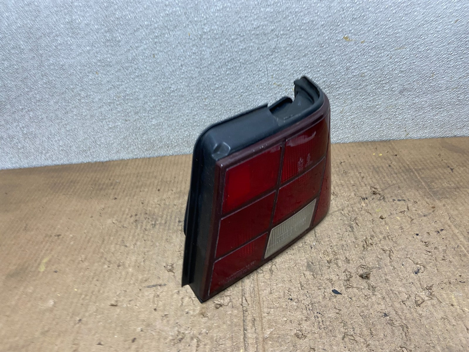1990 to 1991 Hyundai Excel Right Passenger Side Tail Light AA8538 DG2