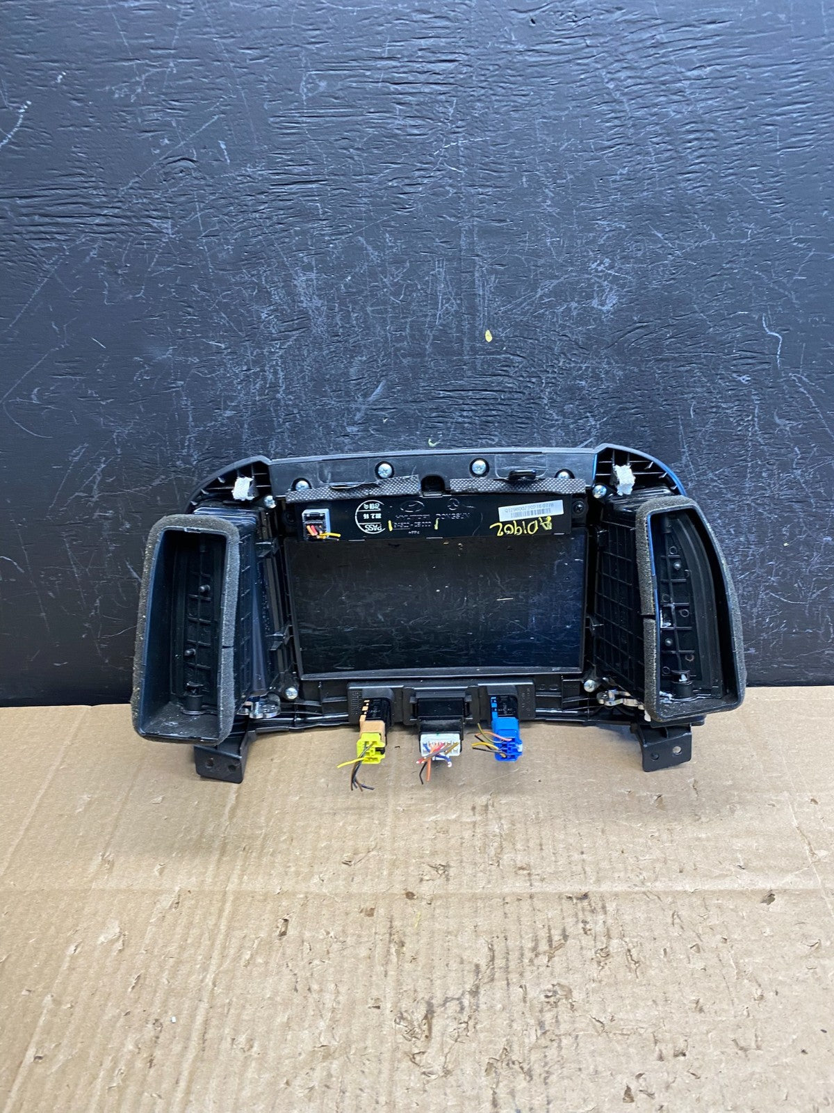 2007 to 2009 Hyundai Santa Fe Center Dashboard Radio Bezel Trim ad1902 DG4