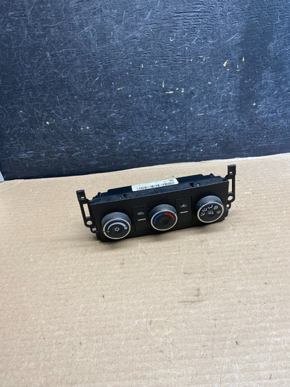 2010-2011 GMC Sierra Chevy Silverado AC Climate Control A/C AH1461 DG0